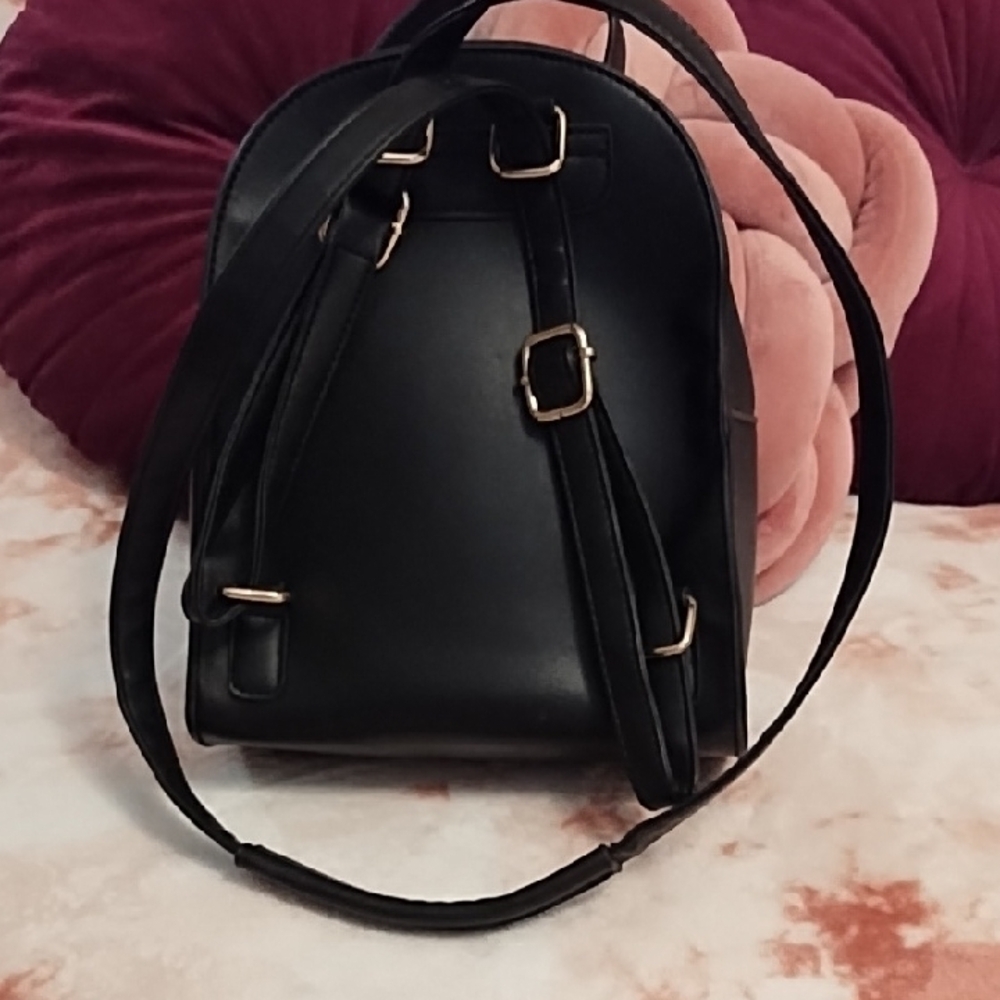 Black Adjustable Backpack - Picture 4 of 12